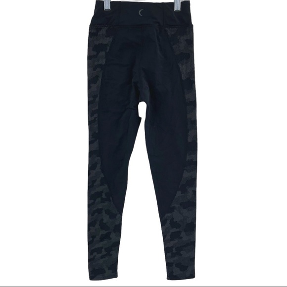 Zyia Active XS Stay Warm Reflective Mid Rise Legging Black Camo - Picture 9 of 9